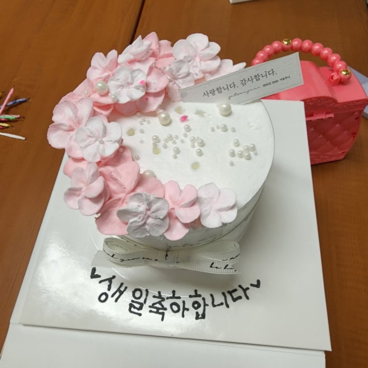  주문제작 케이크 후배가 직접 골라 회사에서 축하해 주고 감사합니다