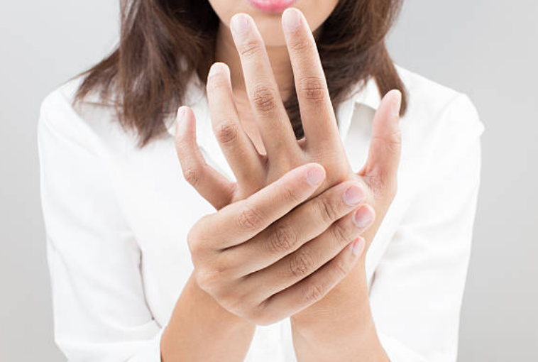 엄지손가락 통증 부음 증상별 원인을 정확하게 알아보세요