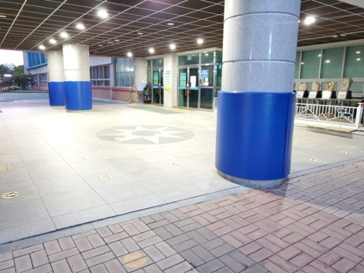  학교안전인증관련 기둥보호쿠션 시공전문업체-제이에쓰산업 천안초등학교 시공사례입니다.