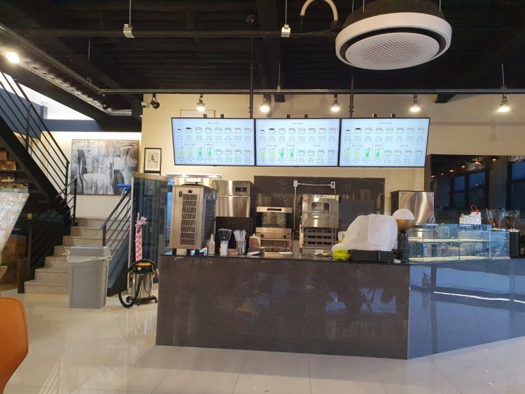  경남 창원 커피숍 40인치 did 동영상전광판 메뉴간판 설치