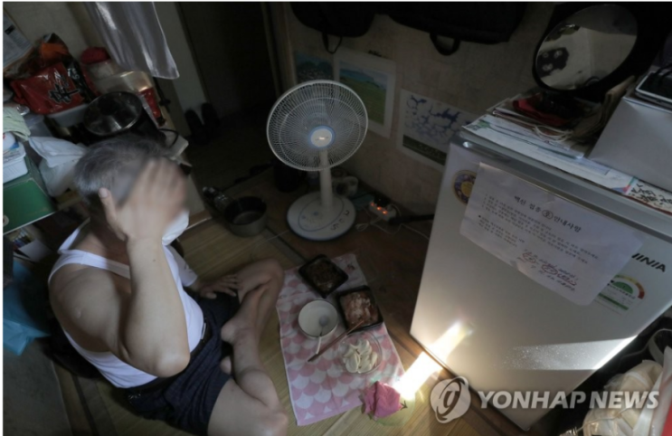 "전기료 무서워 선풍기도 못 튼다"…폭염 속 취약계층 한숨 "전기료 무서워 선풍기도 못 튼다"…폭염 속 취약계층 한숨