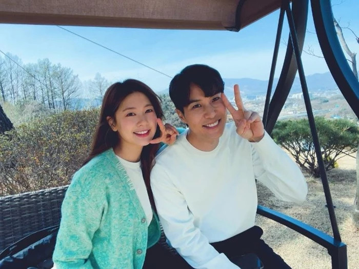 배우 정소민, 김지석이 보낸 커피차 선물에 감동...'정소민 사용법' 에 눈길이 쏠렸다 배우 정소민, 김지석이 보낸 커피차 선물에 감동...'정소민 사용법' 에 눈길이 쏠렸다