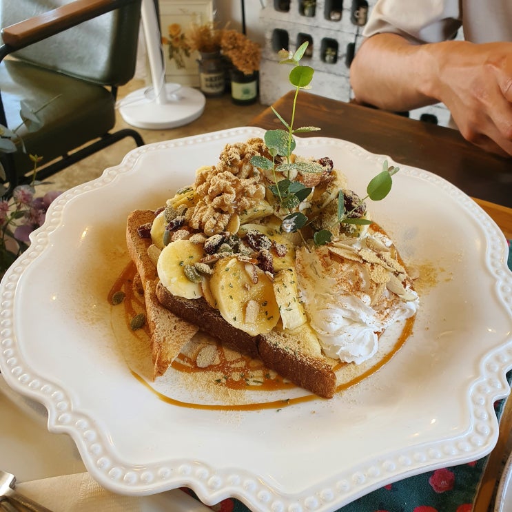 제주도 서쪽 | 맛있는 디저트, 편안한 휴식을 즐길 수 있는 애월 카페 & 소품샵 꽃향유