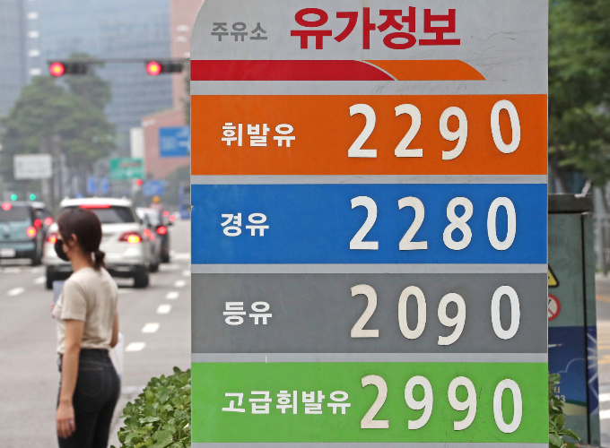 국제유가 하락에도 국내 기름값은 그대로...이유가? 국제유가 하락에도 국내 기름값은 그대로...이유가?