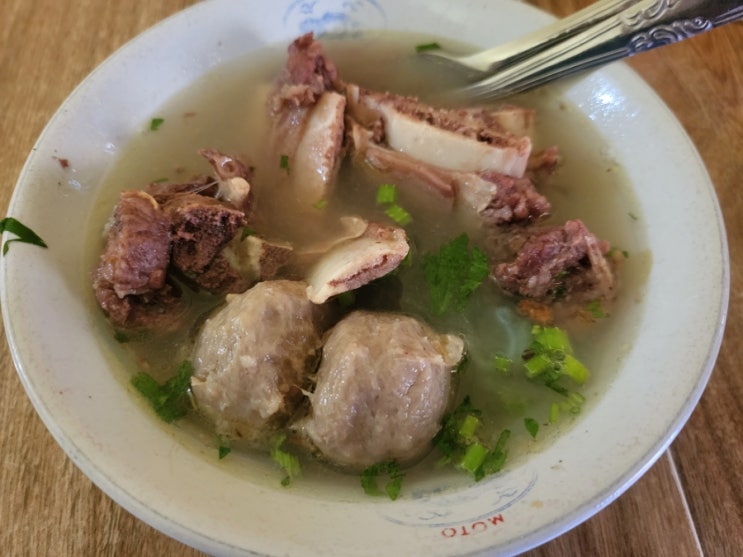    발리 사누르 맛집 지역 로컬 Bakso Balung Pak Rebo  세탁소 이런게 바로~~~