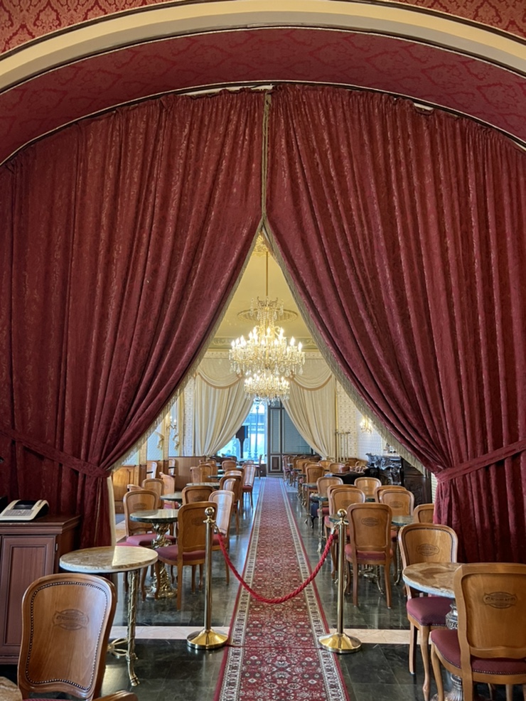 부다페스트 160년 전통의 카페 제르보(Gerbeaud)