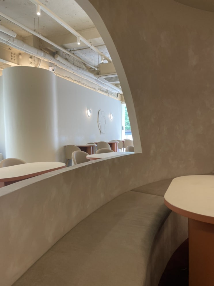  강남 / 원 아베뉴 - 코지한 인테리어와 함께 즐기는 커피, 브런치