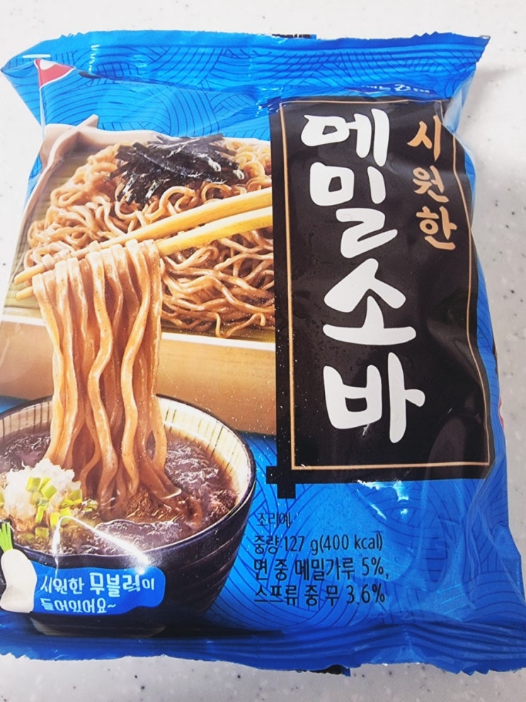  여름에 먹기 좋고 집에서 간편한 음식으로 무블럭이들어있는 농심 시원한 메밀소바 (냉모밀)