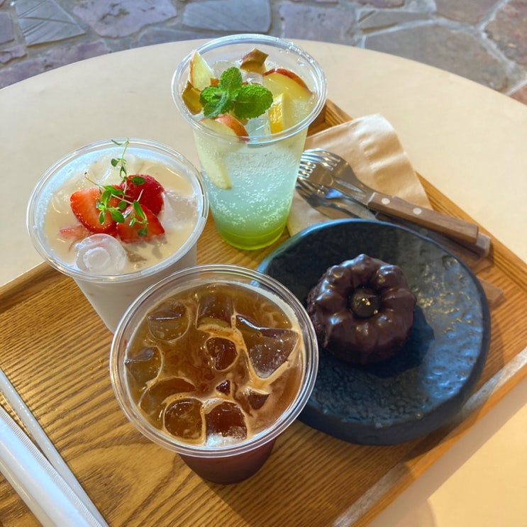 제주 한림읍 카페 협재해변 이국적인 느낌의 '호텔샌드' 제주 한림읍 카페 협재해변 이국적인 느낌의 '호텔샌드'