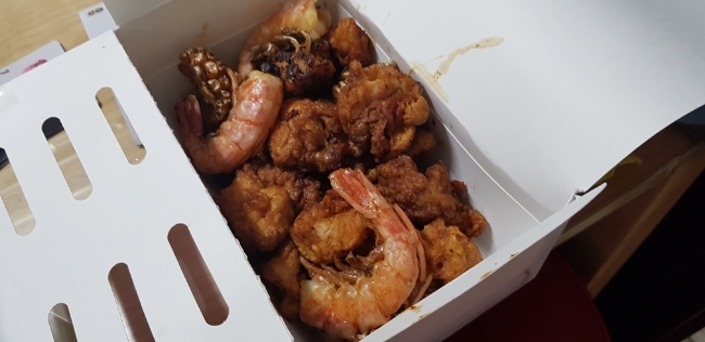 치킨인류 안양박달점 캠핑블랙바베큐 치킨과 새우 배달후기 치킨인류 안양박달점 캠핑블랙바베큐 치킨과 새우 배달후기