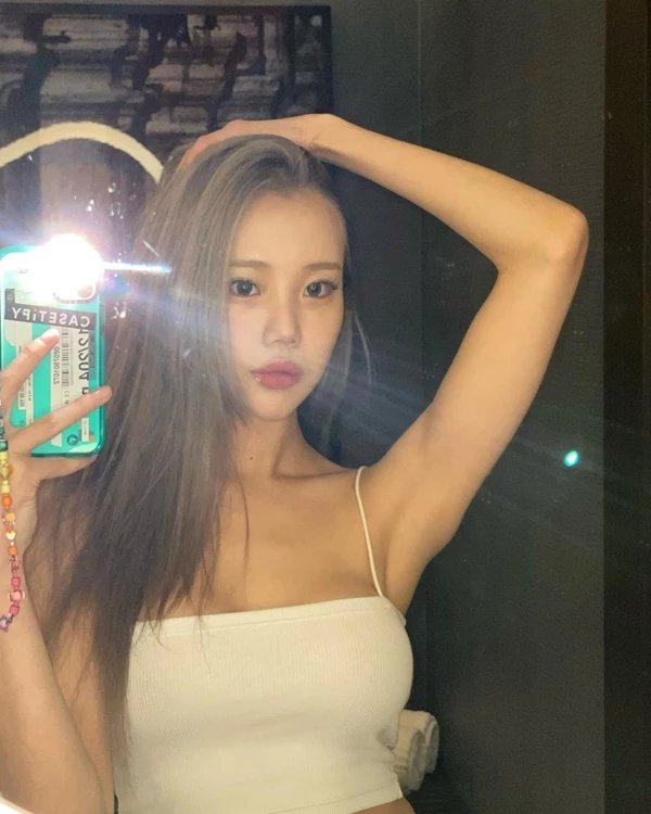 모모랜드 주이가 선보인 파격 패션, 코르셋 상의에 시스루 핫팬츠 입고 성숙미 과시 모모랜드 주이가 선보인 파격 패션, 코르셋 상의에 시스루 핫팬츠 입고 성숙미 과시