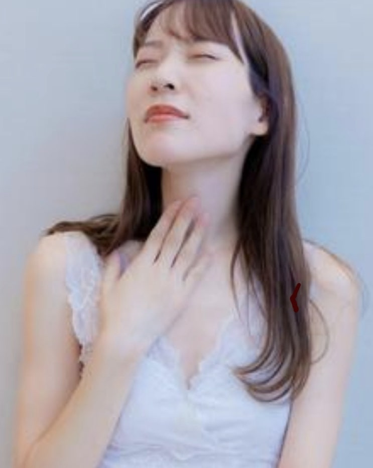  목에 멍울이 느껴지는 기쿠치병 증상 및 원인