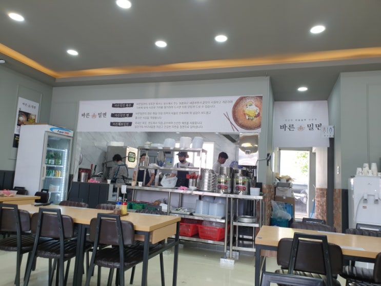  더운날엔 시원한 밀면으로