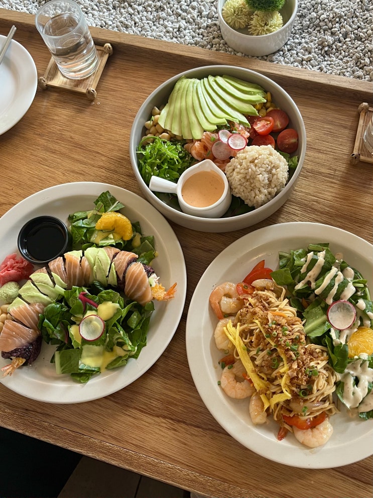 대구 동성로 맛집 ‘무시무시’ :: 다이어트 중에도 맛있는 연어롤 두부면 포케 샐러드