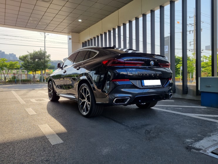 [비엠타카] 2022 BMW X6 30d MSP 마일드 하이브리드 제원 출고 후기 (카본블랙 / 커피 시트) - 반기 마감 6월 프로모션 즉시 출고 가능