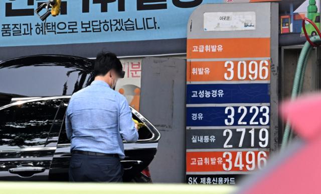 사진잇슈! 휘발유 주유소 판매가 ‘3000원대’ 진입 사진잇슈! 휘발유 주유소 판매가 ‘3000원대’ 진입