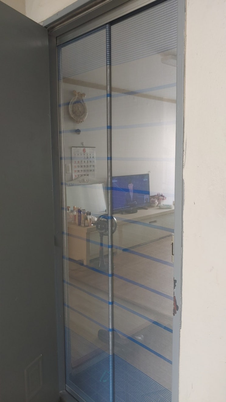  [1년 전 오늘] 익산방충망 익산 목천동 우석장례식장 옆 상가식당 후문 자동롤방충망 설치