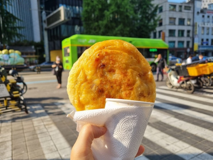  호떡 사진 공격당하고 호떡 먹고옴.