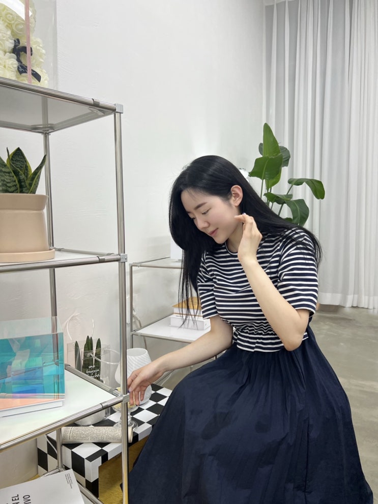  여름 마린룩 키큰녀가 입은 스트라이프 원피스