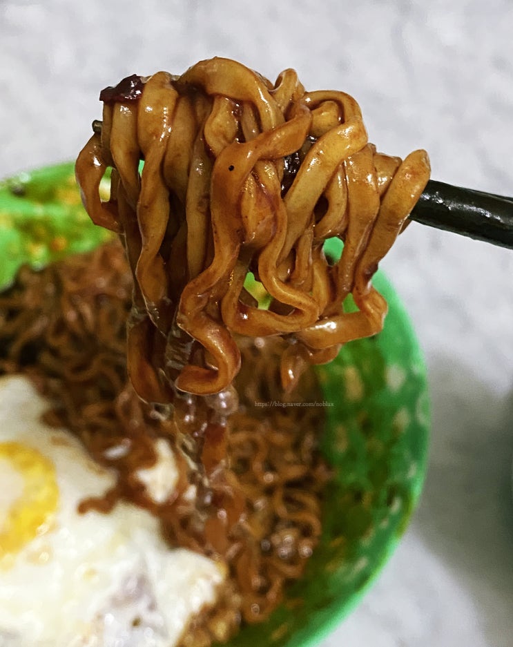  맵찔이 여러분, 눈 감으세요!! 틈새라면 매운짜장 내돈내산 솔직후기