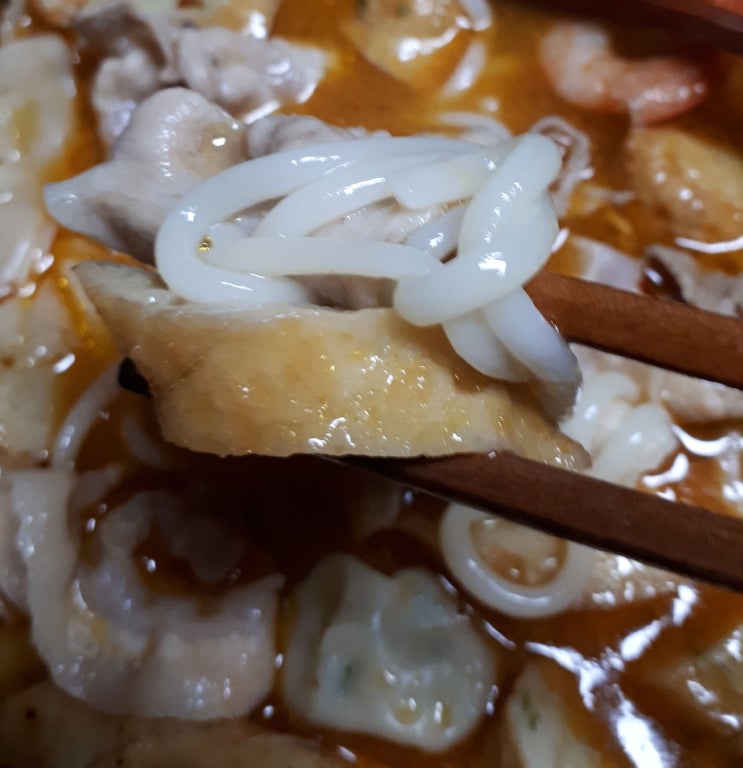 간편 밀키트 새롭게 리뉴얼 된 식다락 마라 쌀 국수 만들기 후기 리뷰