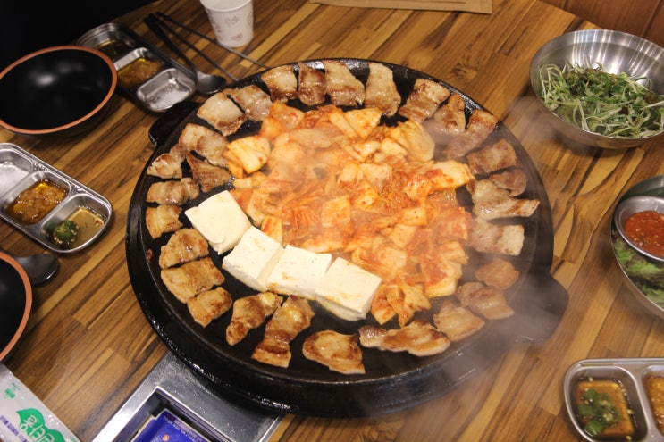 수원시청역삼겹살 반해버린 무쇠김치삼겹 인계점 수원시청역삼겹살 반해버린 무쇠김치삼겹 인계점