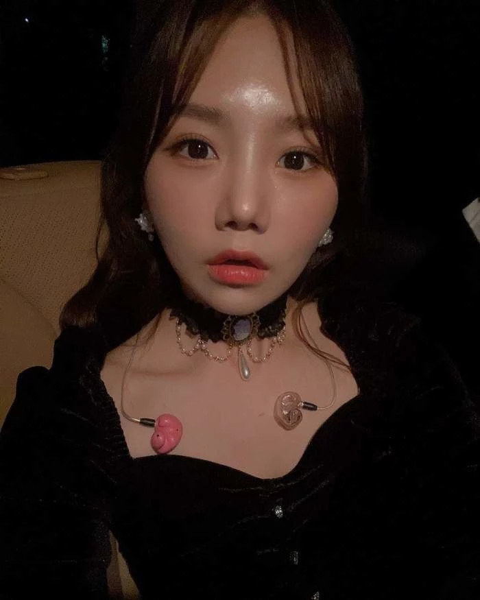 가수 송하예, 어깨 쪽 종양 제거 해...아무도 몰랐던 '건강 이상' 근황 이제서야 전해져 가수 송하예, 어깨 쪽 종양 제거 해...아무도 몰랐던 '건강 이상' 근황 이제서야 전해져