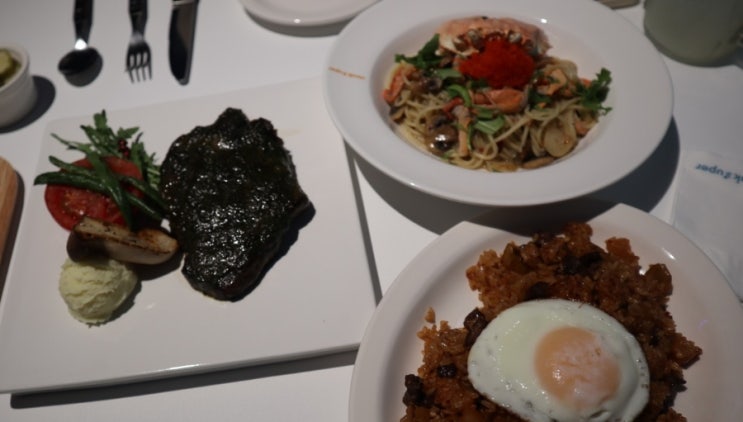  [홍대스테이크맛집] 스테이크 슈퍼 ::  톡톡 튀는 비비드한 인테리어와 맛있는 스테이크