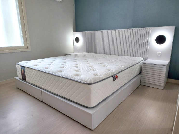  호텔침대와 4인세라믹식탁 세트! 신혼살림 장만했어요 - 부산 구평 한신휴플러스