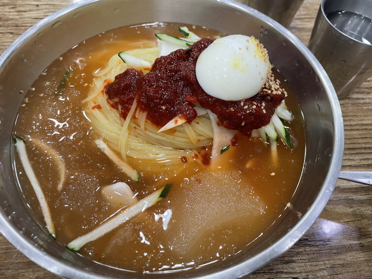  쫄깃한 면발의 부산 연제구 국제밀면 본점에서 식사 (주차)