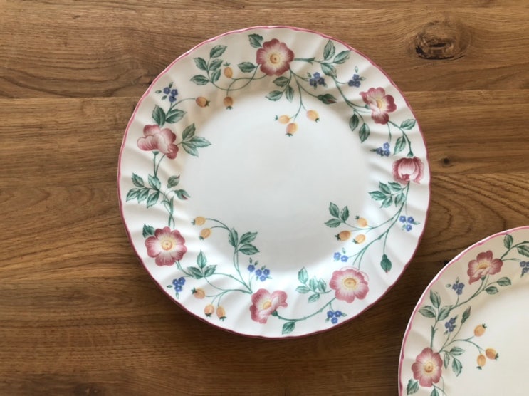  영국 빈티지 접시, "처칠 브라이어 로즈 디너 접시" Churchill, Briar Rose