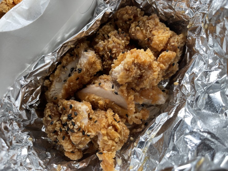  치킨 맛집 썬더 치킨 간장반 크리스피 반 리뷰 (ASMR)
