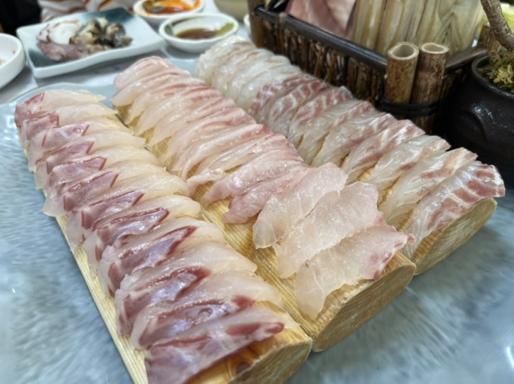  표선해수욕장 앞 신선한 회를 바로 먹고 싶다면 ? "금데기횟집" 스끼다시 최고! 뷰최고!