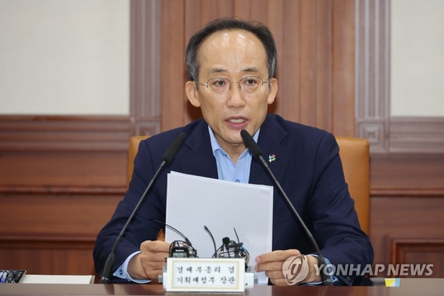 추경호 "6∼8월 물가 6%대 가능성…전기요금 조만간 인상" 추경호 "6∼8월 물가 6%대 가능성…전기요금 조만간 인상"