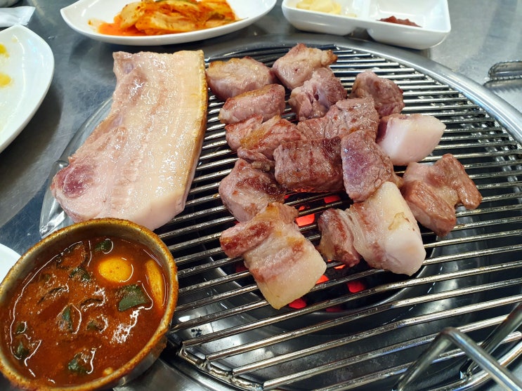  천호동 고기집 삼겹살 돈사돈 육즙가득 제주 흑돼지 맛집