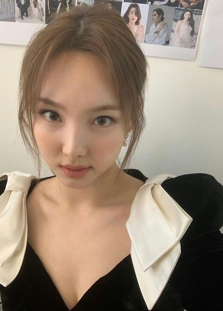 TWICE Nayeon's Selfies That Bring You Money When Set as Your Lock Screen