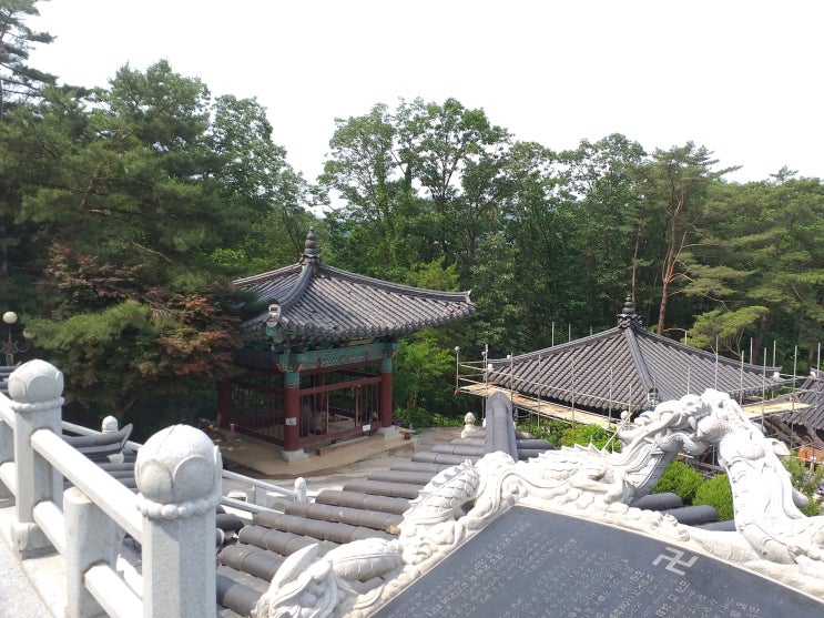  보수공사가 한창이던 경기도 포천의 아담한 사찰. 명성산 자인사(慈仁寺)