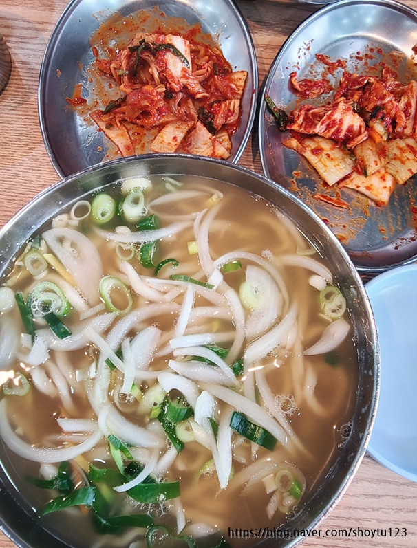 [수원 칼국수 김치 맛집] 홍남매 손칼국수 솔직후기 (주차정보O)