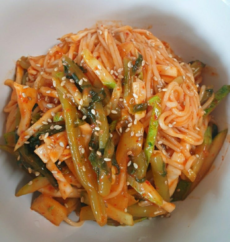  점심은 열무비빔국수로 해결
