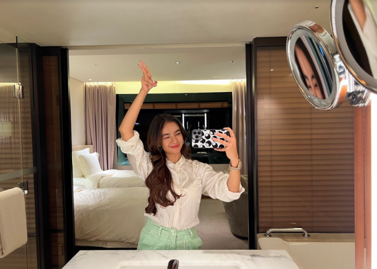  여행의 꽃! 한국에 온 아누쉬카 센은 숙소에서 호캉스를 어떻게 즐겼을까?
