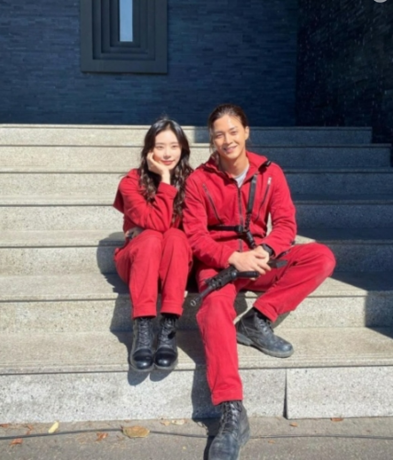 요즘 대세 커플 이주빈 김지훈 종이의집 공동경제구역