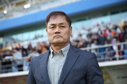 <b>FC</b> 초대 <b>감독</b>에 <b>최윤겸</b> 전 제주 <b>감독</b> <b>선임</b>