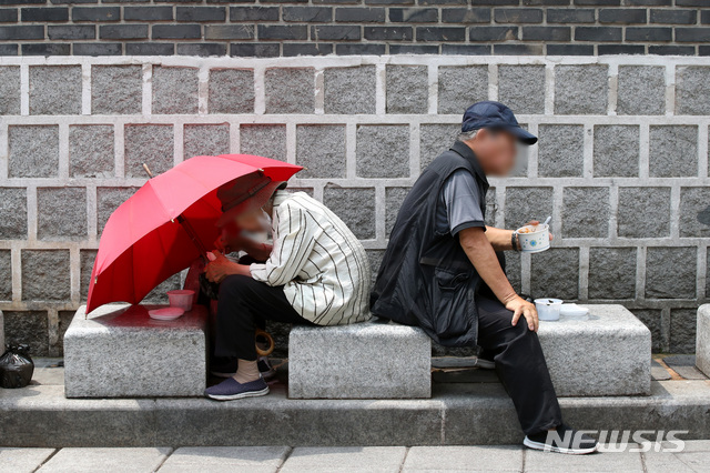 30년 뒤 가구주 절반은 65세 이상 노인…독거노인도 3배 증가