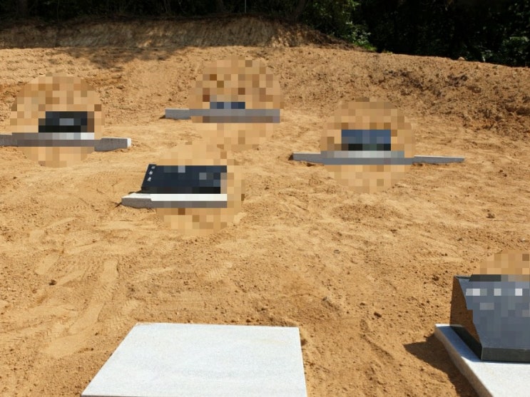 2022년 경북 김천시 감문면 #가족묘조성 이장10구 비석6개 자판4자1조 2자반1조 망두석(망주석)1조 축대공사 김천고인돌장의사 #이장 #비석 #자판 #축대 #김천장의사 #망두석