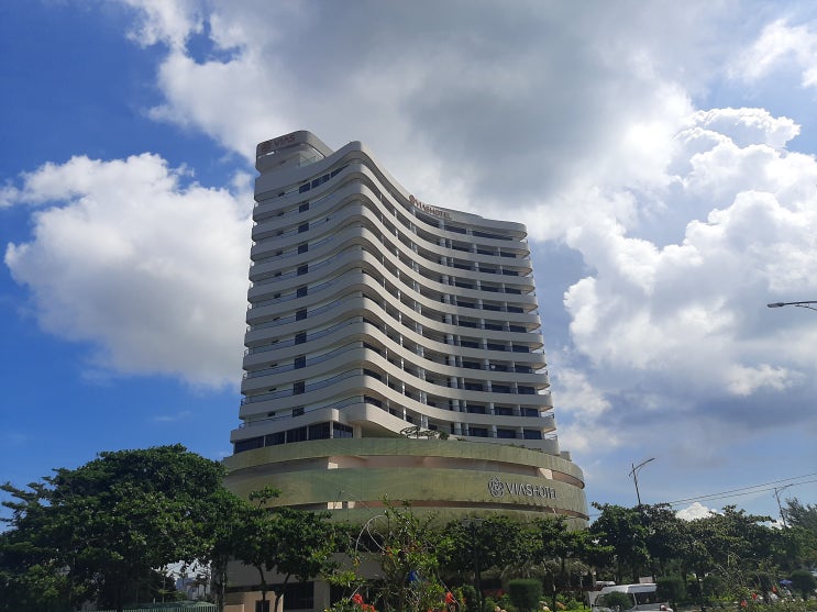  [붕따우] 신규오픈 4성급 호텔 추천 "비아스 호텔 붕따우(vias hotel vung tau)" - 루프탑 수영장이 꽤 괜찮은 곳