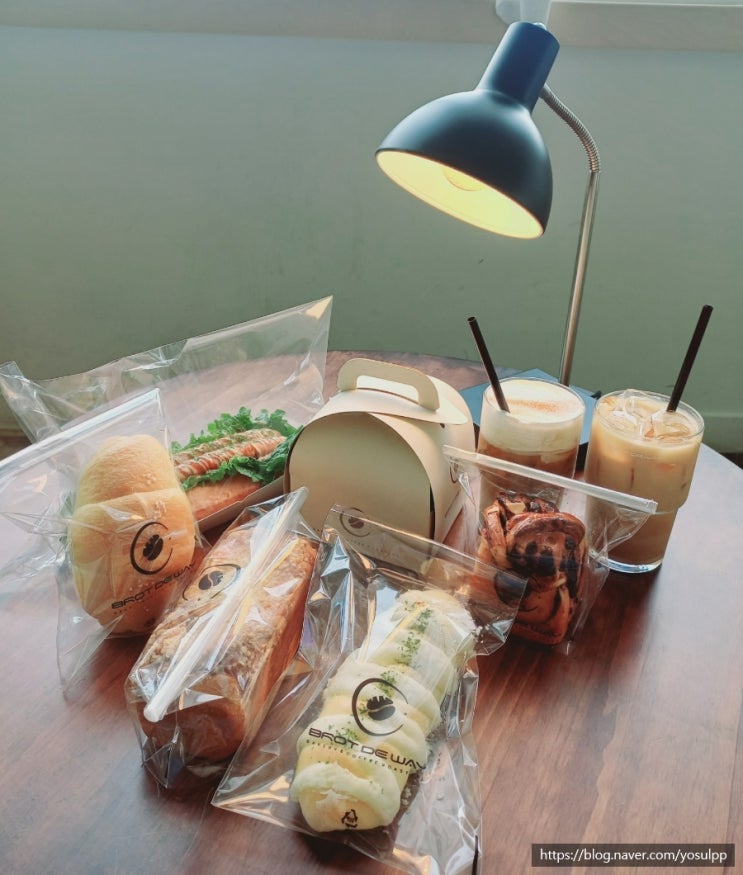 브로드웨이 베이커리 카페 빵순이 만족하고 왔어요 브로드웨이 베이커리 카페 빵순이 만족하고 왔어요