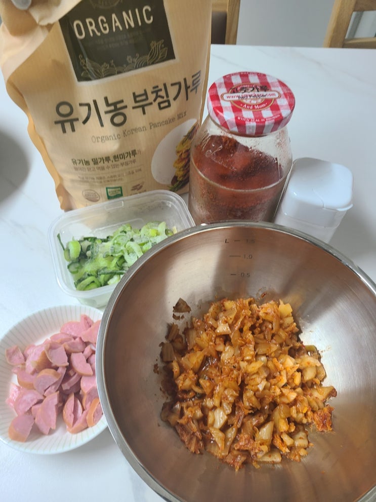  왕초보의 바삭한 김치전 만들기 (부제: 비 오는 날)
