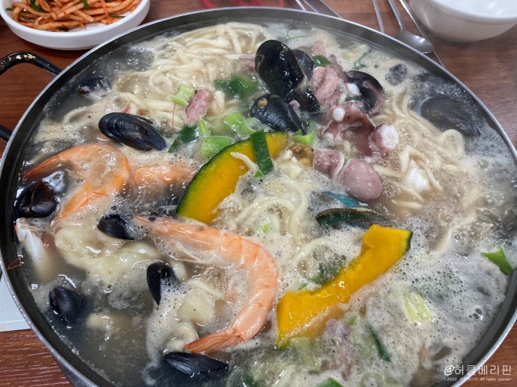  춘천 "손수해물손칼국수" 진한 육수로 유명한  손칼국수 솔직한 후기 시작합니다