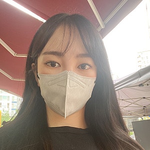 크리넥스 라이트핏 중형 KF94 마스크 라이트그레이 얼굴에 착붙