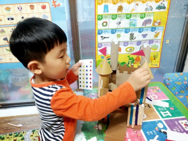  [엄마표 놀이] 재활용품 택배박스로 궁전 만들기!